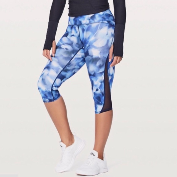 lululemon athletica Pants - Lululemon Cropped Blue Patterned Leggings